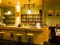 餐飲經(jīng)營中的經(jīng)典案例分析，餐廳開業(yè)卻生意慘淡，該怎么辦？【重慶火鍋底料批發(fā)】