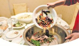 晚餐浪費比午餐嚴重，聚會商務、游客浪費多【重慶火鍋底料廠】