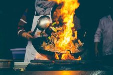 資本正在殺死廚師行業(yè)？已經(jīng)是餐飲工業(yè)化的一條彎路了