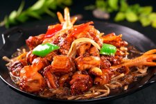 去廚師去廚房化成風(fēng)，預(yù)制菜成提升餐飲業(yè)效率的利器